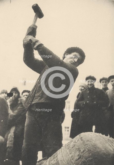 Throwing down the bell from the belfry of The Trinity Lavra of St. Sergius, 1929-1930. Creator: Prishvin, Mikhail Mikhailovich (1873-1954).
