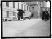 Truck, between 1910 and 1917. Creator: Harris & Ewing