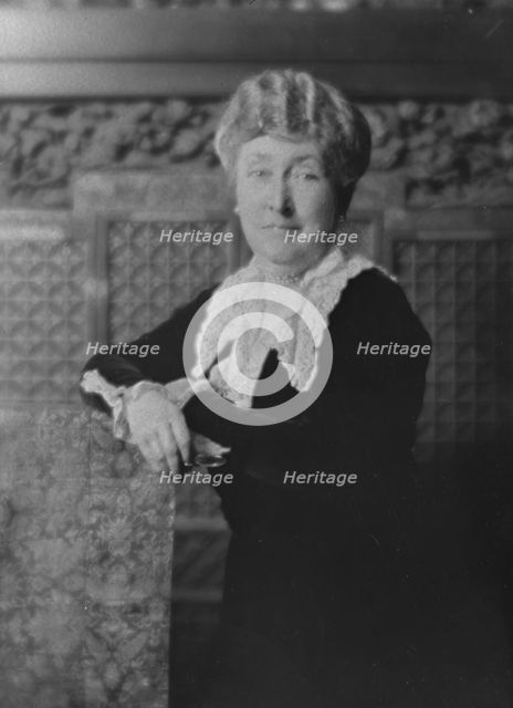 Truesdale, W.H., Mrs., portrait photograph, 1915. Creator: Arnold Genthe.