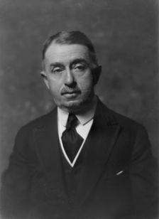 Trunbell, Frank, Mr., portrait photograph, 1917 Sept. 11. Creator: Arnold Genthe