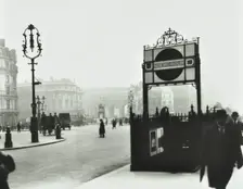 Trafalgar Square with Underground entrance and Admiralty Arch behind, London, 1913