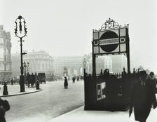 Trafalgar Square with Underground entrance and Admiralty Arch behind, London, 1913