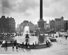 Trafalgar Square, City of Westminster, London. Creator: George Davison Reid