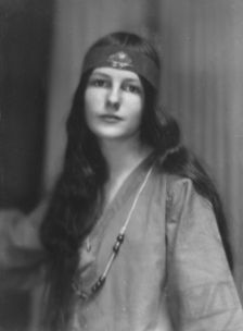 Trafford, Malinda, Miss, portrait photograph, 1915 Apr. 5. Creator: Arnold Genthe