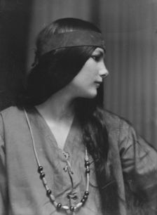 Trafford, Malinda, Miss, portrait photograph, 1915 Apr. 5. Creator: Arnold Genthe