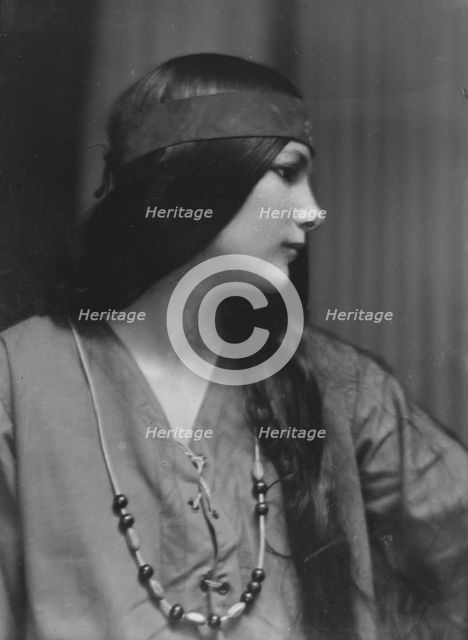 Trafford, Malinda, Miss, portrait photograph, 1915 Apr. 5. Creator: Arnold Genthe.