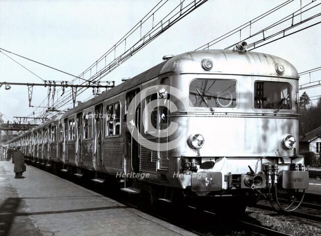 Train inaugurating the new electric railway line, southeast of Paris, 1950.