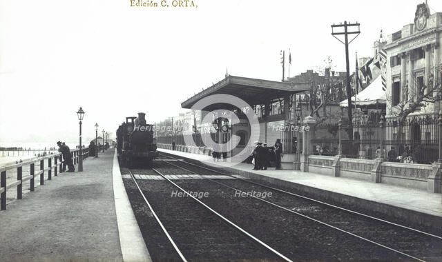Train running through the El Masnou stop, Barcelona, ??1910.