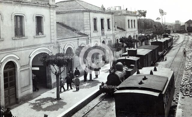 Trains in the Caldes de Montbuy Station, 1910.