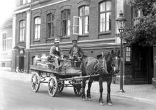 Transporting milk by horse and cart, Landskrona, Sweden, 1915. Creator: Unknown