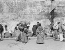 Travel views of Cuba and Guatemala, between 1899 and 1926. Creator: Arnold Genthe
