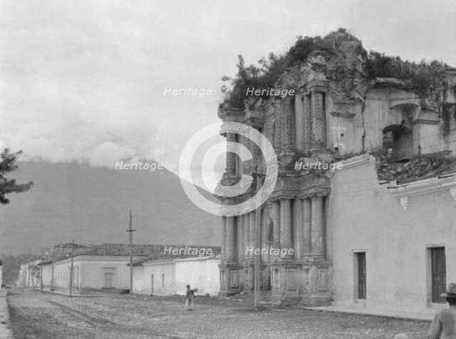 Travel views of Cuba and Guatemala, between 1899 and 1926. Creator: Arnold Genthe.