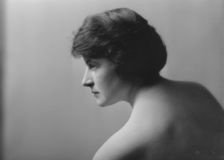 Traverse, Madeline, Miss, portrait photograph, 1916 Mar. 8. Creator: Arnold Genthe