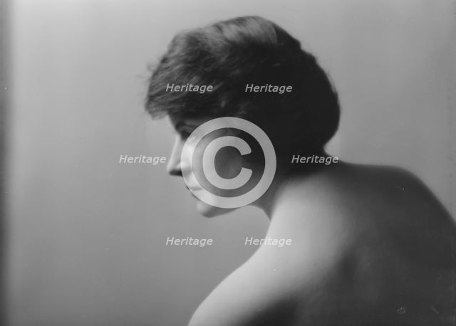 Traverse, Madeline, Miss, portrait photograph, 1916 Mar. 8. Creator: Arnold Genthe.