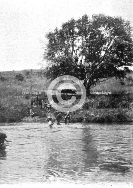 ''Traversee d'une riviere abyssine (le Motjo) par une caravane; Le Nord-Est Africain', 1914. Creator: Charles Chusseau-Flaviens.