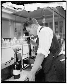 Treasury Dept. lab, between 1910 and 1920. Creator: Harris & Ewing