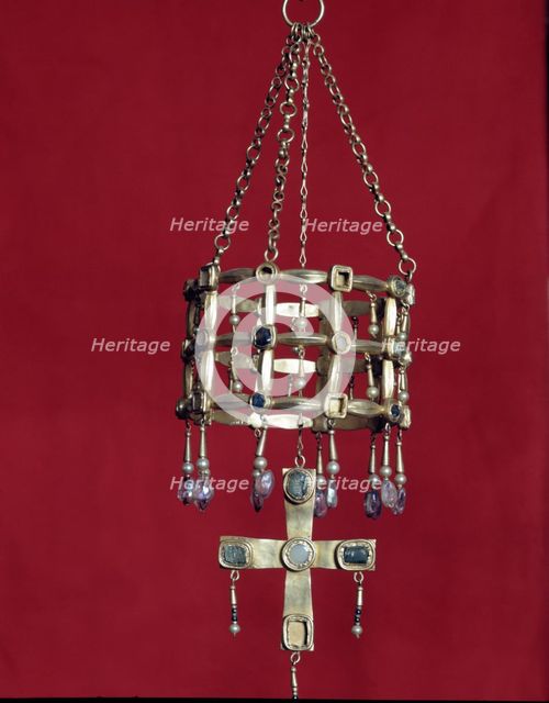 Treasury of Guarrazar (Toledo), votive crown found in 1853.