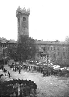 'Trente Italienne; Cantonnement de cavalerie italienne devant la vicille tour de l'Horloge 1918. Creator: Unknown