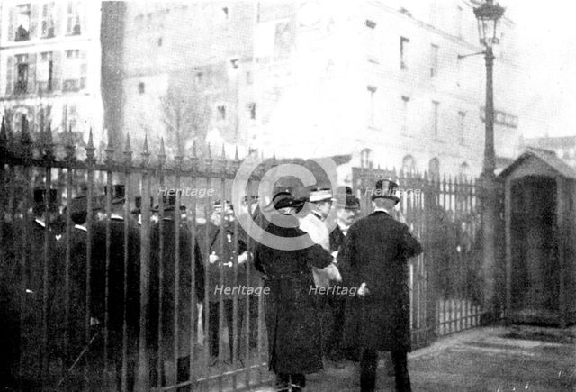 Trial of M. Zola in Paris: scenes at the Assize Court - arrival of Lieutenant-Colonel Picquart, 1898 Creator: Gribayedoff.
