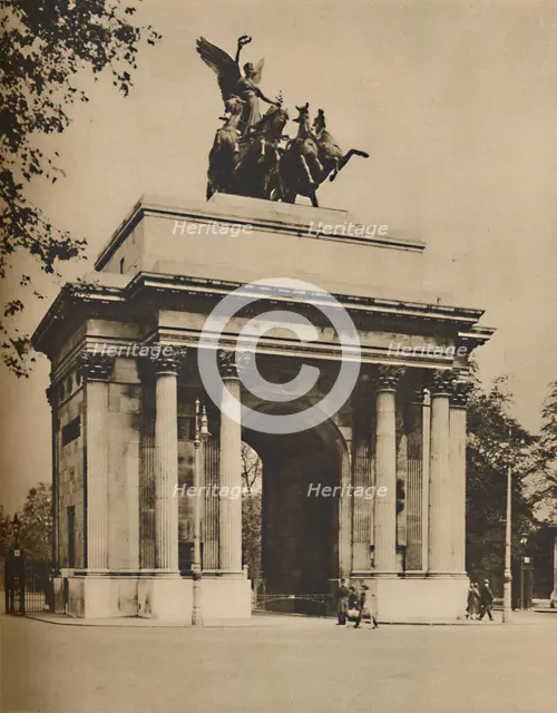 'Triumphal Arch Moved from Hyde Park to Constitution Hill', c1935. Creator: Unknown.