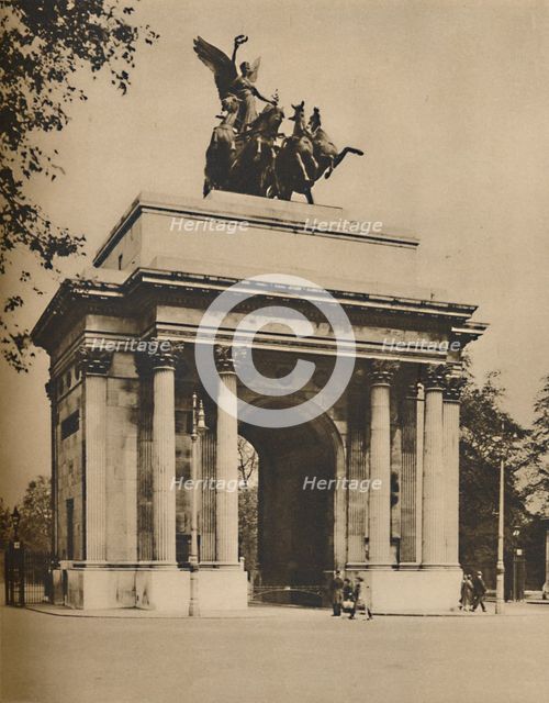 'Triumphal Arch Moved from Hyde Park to Constitution Hill', c1935. Creator: Unknown.