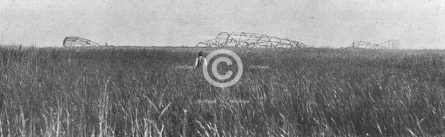 'Trois Zeppelins detruits en trois jours. Le "L17" sur la cote du Slesvig; La carcasse du..., 1916. Creator: Unknown.