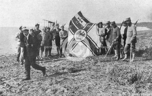 'Trois Zeppelins detruits en trois jours. Le "LZ85"; Le pavillon du zeppelin LZ85..., 1916. Creator: Unknown.