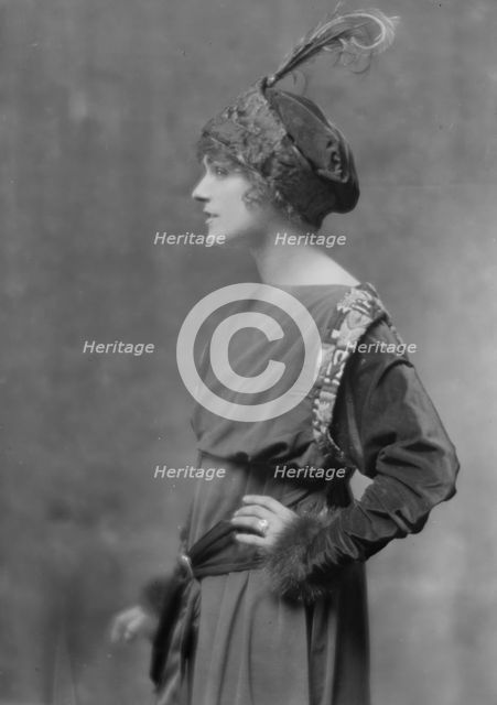 Troutman, Ivy, Miss, portrait photograph, 1914 July 16. Creator: Arnold Genthe.