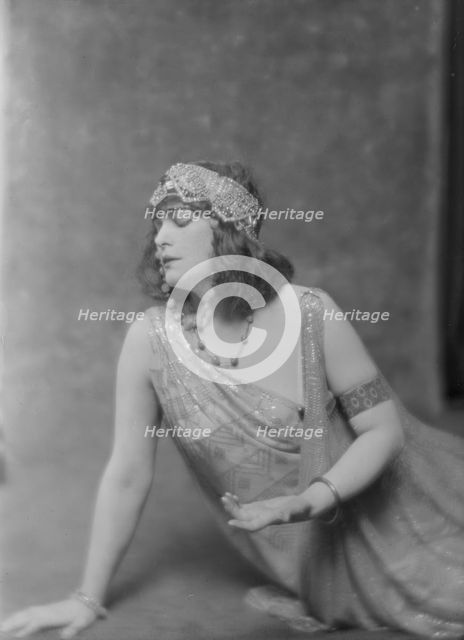 Tuazsky, Mrs., portrait photograph, 1916 Mar. Creator: Arnold Genthe.