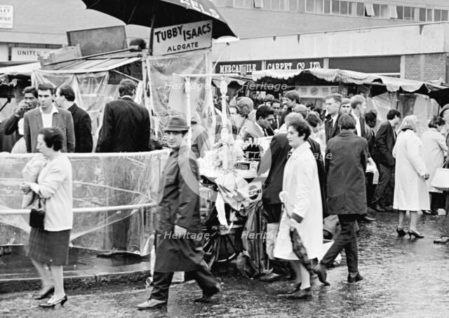 Tubby Isaacs' stall, Middlesex Street, Aldgate, London, (1960s?). Artist: Unknown