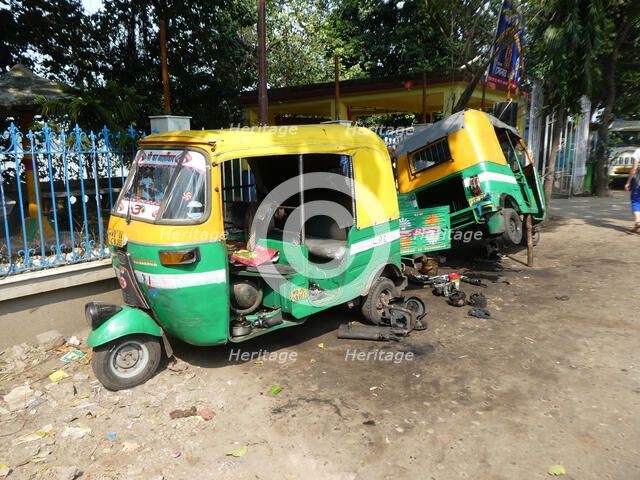 Tuk Tuk roadside repairs, India. Creator: Unknown.