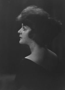Turner, Janet, Miss, portrait photograph, between 1911 and 1942. Creator: Arnold Genthe
