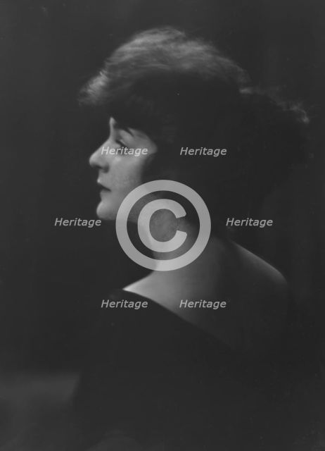 Turner, Janet, Miss, portrait photograph, between 1911 and 1942. Creator: Arnold Genthe.