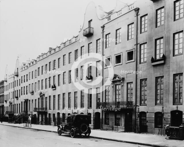 Turtle Bay Gardens, 228-246 East 49th Street, New York, New York., 1920. Creator: Frances Benjamin Johnston.