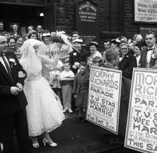 TV and recording star Wee Willie Harris visits South Yorkshire, 1958. Creator: Michael Walters