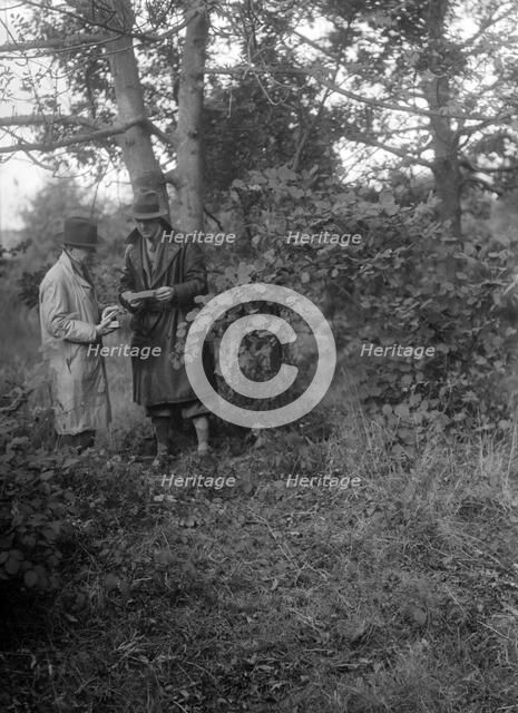 Two participants in the Bugatti Owners Club car treasure hunt, 25 October 1931. Artist: Bill Brunell.