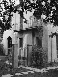 Two-story house, New Orleans or Charleston, South Carolina, between 1920 and 1926. Creator: Arnold Genthe