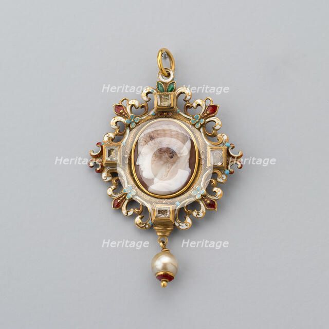Two-Sided Pendant with Cameo showing Juno and Minerva, Europe, 19th century. Creator: Unknown.