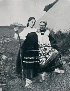 Two women of Ryazan, Central Russia, 1912. Artist: J Daziaro