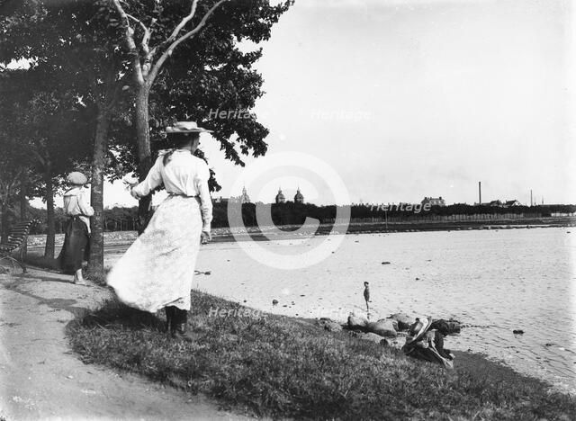 Two young girls having a walk along the sound, Landskrona, Sweden, 1910. Artist: Unknown