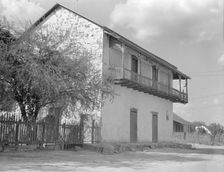 Type of house on the American-Mexican border, Rio Grande Valley, Texas, 1936. Creator: Dorothea Lange