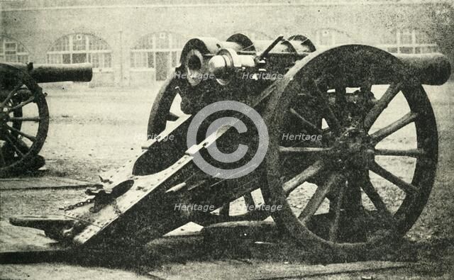'Types of Arms - The 5-Inch Howitzer or Siege Gun', 1900. Creator: Unknown.