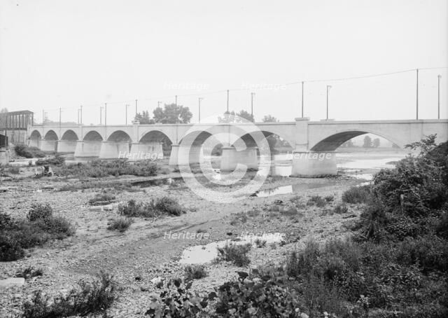 U. and M.V. [Utica & Mohawk Valley] railway bridge, Herkimer, N.Y., between 1900 and 1910. Creator: Unknown.