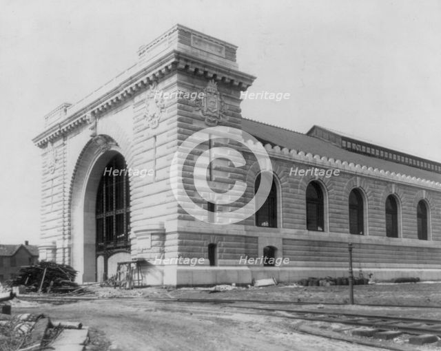 U.S. Naval Academy, Annapolis Md.: New armory - under construction, (1902?). Creator: Frances Benjamin Johnston.