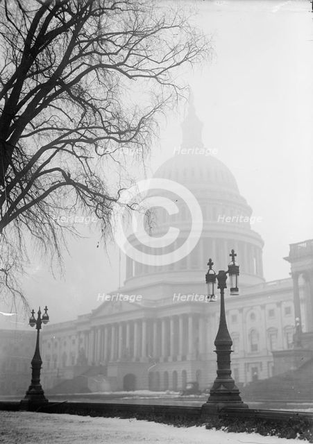 U.S. Capitol, 1917. Creator: Harris & Ewing.