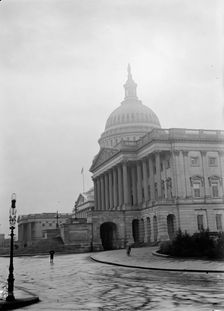 U.S. Capitol - East Facade, 1914. Creator: Harris & Ewing