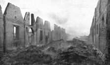 Un chef-d'oeuvre de destruction; Une rue de la petite ville d'Albert (Somme) 1914. Creator: Unknown