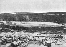 'Un cratere en activite aux iles Hawai; Les Terres Du Pacifique 1914. Creator: Unknown