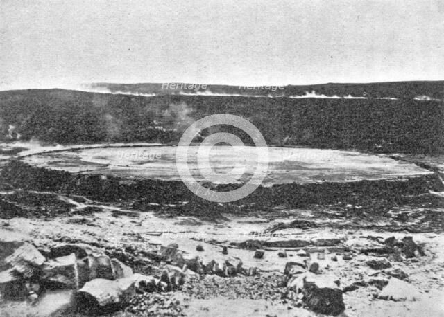 ''Un cratere en activite aux iles Hawai; Les Terres Du Pacifique', 1914. Creator: Unknown.