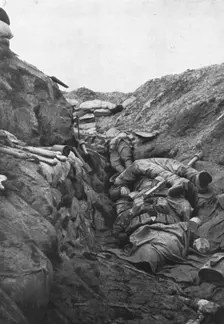 Un element de tranchee repris a l'ennemi; les Allemands avaient pris pied, le 9 avril..., 1916. Creator: Unknown